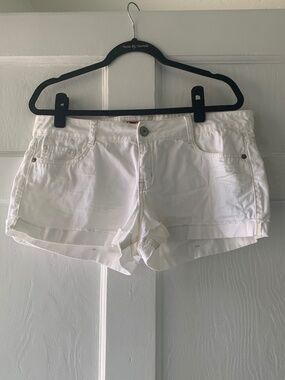 LEI Ashley Low Rise Cut-Off Shorts White Size 13 Regular
